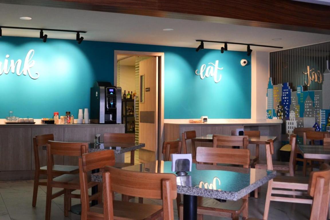 Hangar Inn Guadalajara Aeropuerto San Jose del Castillo Zewnętrze zdjęcie