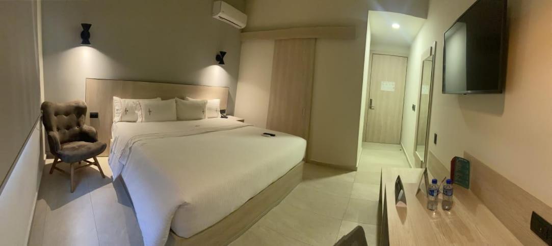 Hangar Inn Guadalajara Aeropuerto San Jose del Castillo Zewnętrze zdjęcie